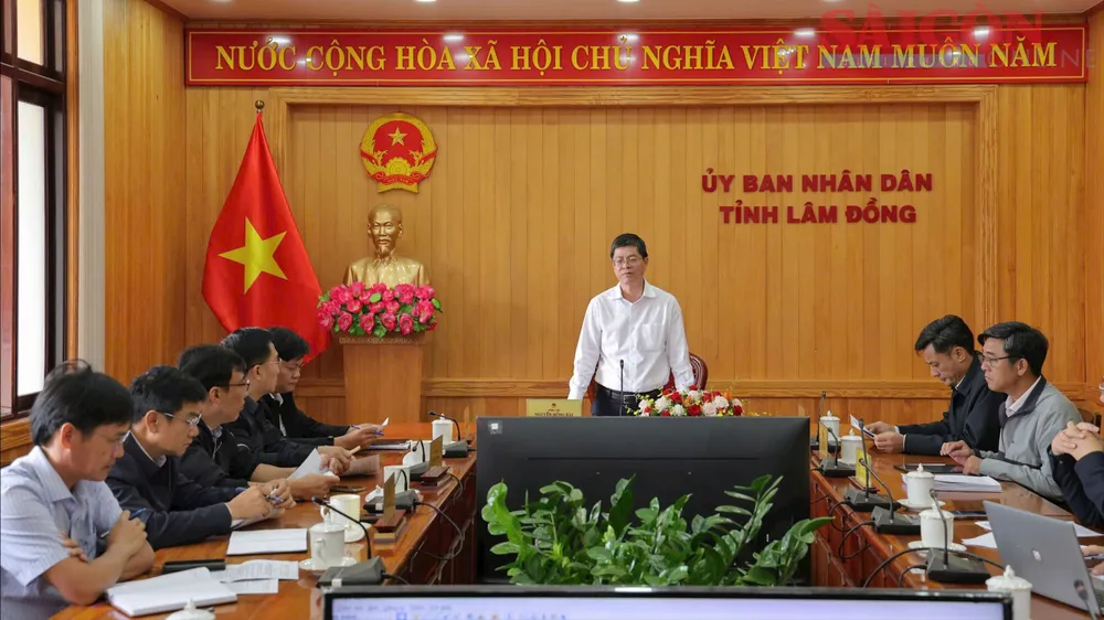 Ông Nguyễn Hồng Hải, Phó Chủ tịch UBND tỉnh Lâm Đồng chỉ đạo các đơn vị khẩn trương hoàn thiện hồ sơ, pháp lý liên quan dự án cao tốc qua địa bàn tỉnh e2c06ba4dbf450aa09e5.jpg