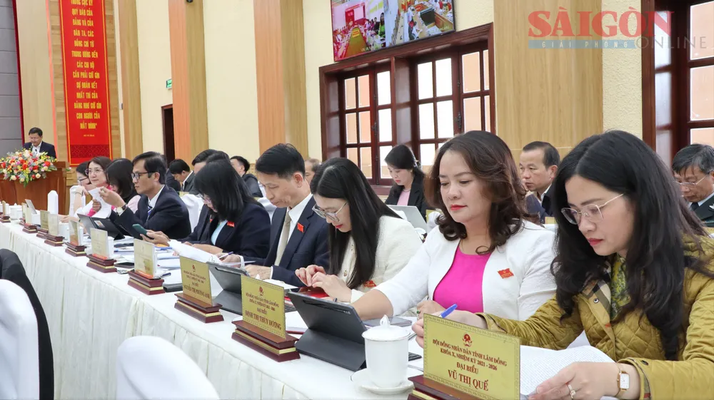 Các đại biểu HĐND tỉnh Lâm Đồng tham dự trực tiếp tại phường Xuân Hương - Đà Lạt, tỉnh Lâm Đồng. Ảnh: ĐOÀN KIÊN IMG_0127.JPG