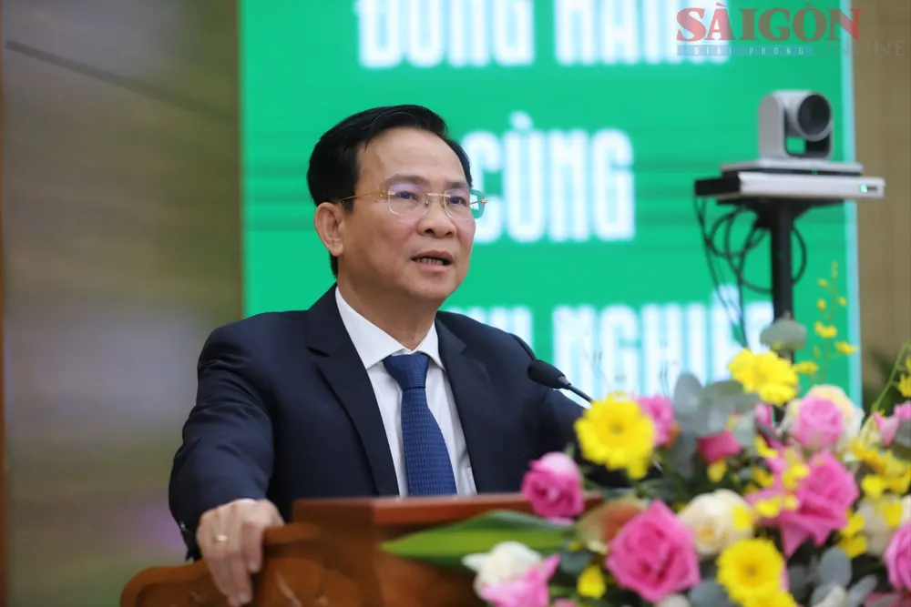 Chủ tịch UBND tỉnh Lâm Đồng Hồ Văn Mười phát biểu tại buổi đối thoại. Ảnh: ĐOÀN KIÊN IMG_3882.JPG