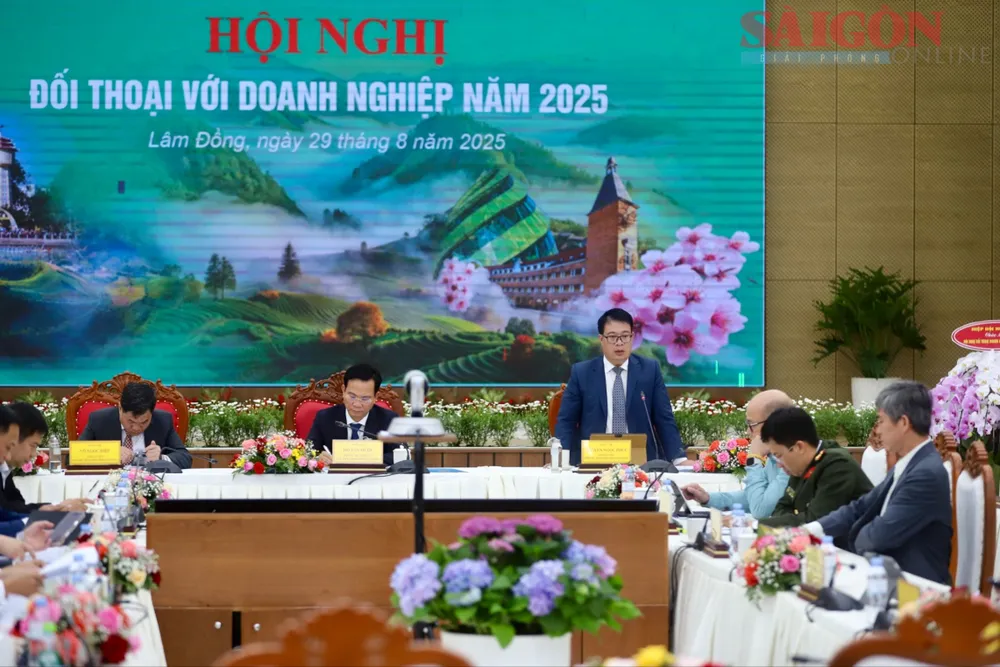 Phó Chủ tịch UBND tỉnh Lâm Đồng Nguyễn Ngọc Phúc, cho biết, trước đó, Ban tổ chức đã tiếp nhận tổng cộng 143 ý kiến, các sở, ngành cũng đã có các văn bản trả lời cụ thể cho các doanh nghiệp. Ảnh: ĐOÀN KIÊN IMG_3964.JPG