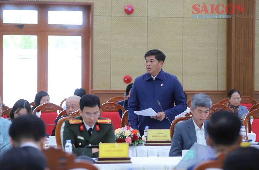 Chủ tịch Hiệp hội Hoa Đà Lạt Phan Thanh Sang kiến nghị các giải pháp nhằm phát triển ngành hoa tại địa phương. Ảnh: ĐOÀN KIÊN IMG_4023.JPG