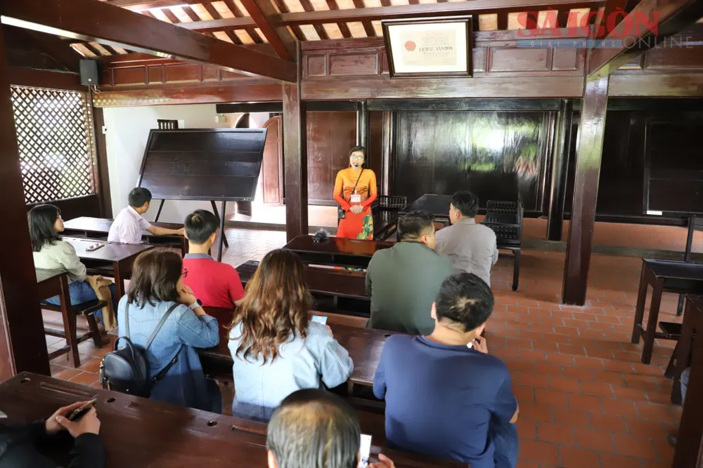 Đoàn khảo sát tại "địa chỉ đỏ" Khu di tích Trường Dục Thanh, phường Phan Thiết, tỉnh Lâm Đồng. Ảnh: ĐOÀN KIÊN IMG_4253.JPG