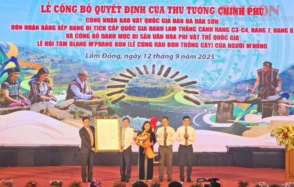 UBND tỉnh Lâm Đồng công bố quyết định của Thủ tướng Chính phủ công nhận Bảo vật quốc gia Đàn đá Đắk Sơn 1f6c59554cc0c79e9ed1 copy.jpg