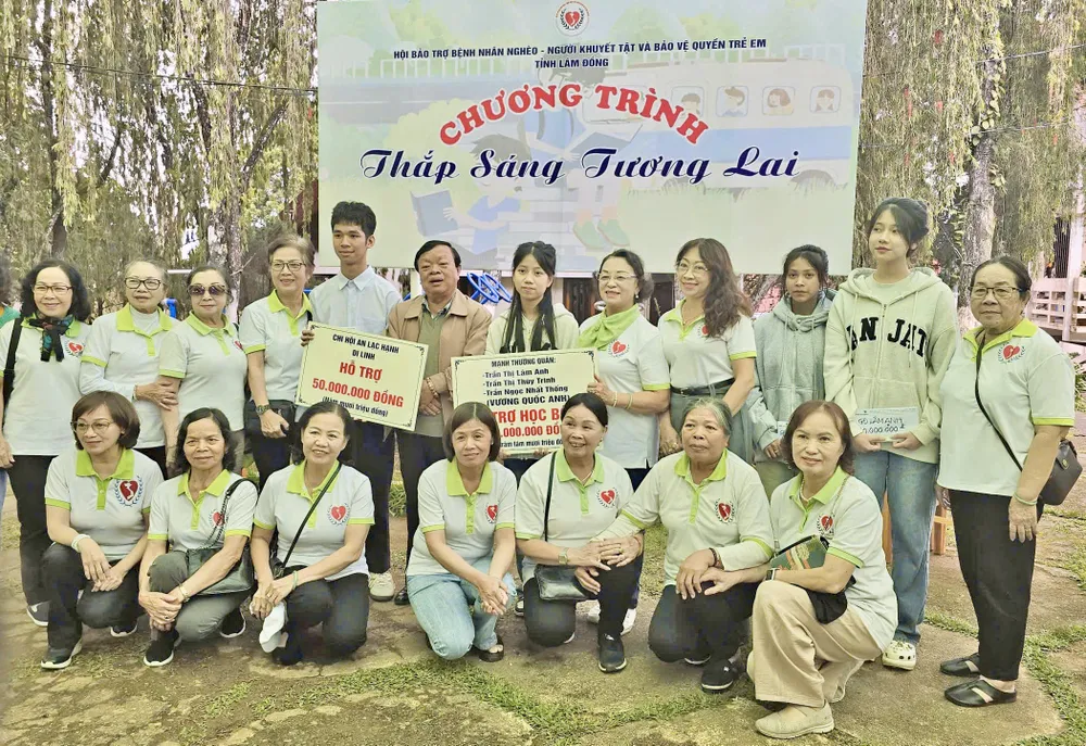 Hội Bảo trợ Bệnh nhân nghèo, Người khuyết tật và Bảo vệ quyền trẻ em Lâm Đồng vận động từ nhiều nguồn khác nhau trao học bổng cho 4 tân sinh viên mồ côi IMG_7570.jpeg