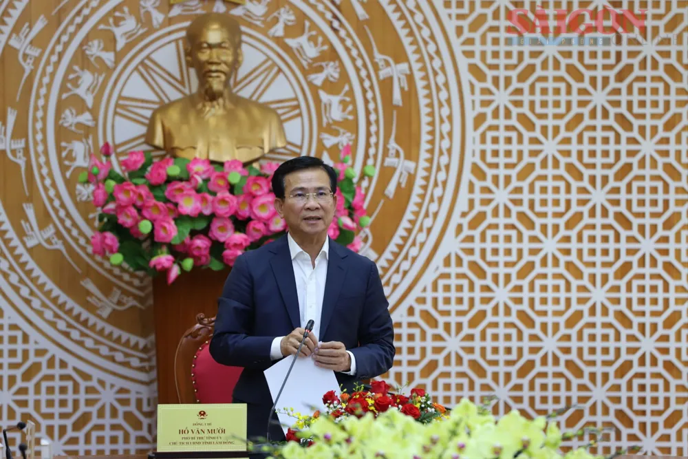Chủ tịch UBND tỉnh Lâm Đồng Hồ Văn Mười phát biểu tại buổi làm việc về tình hình phát triển kinh tế - xã hội trên địa bàn. Ảnh: ĐOÀN KIÊN 94b780231f30956ecc2153.jpg