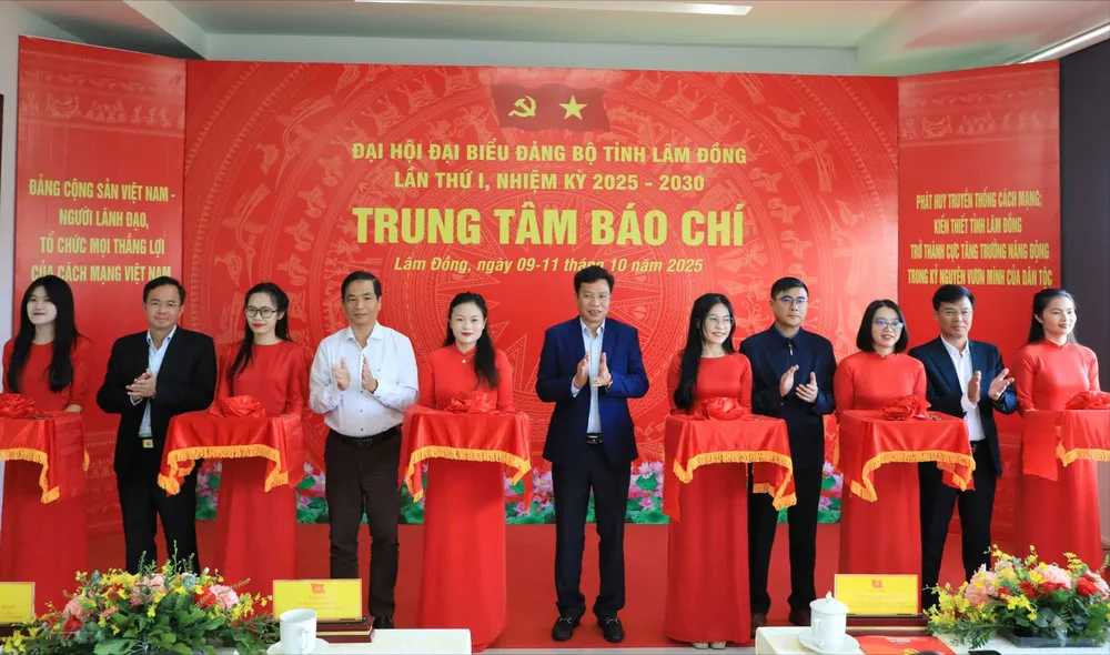 Ban tổ chức Đại hội đại biểu Đảng bộ tỉnh Lâm Đồng lần thứ I, nhiệm kỳ 2025 – 2030 cắt băng khai trương Trung tâm báo chí d84588b1ccf141af18e0.jpg