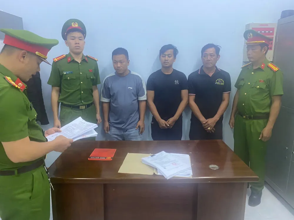 3 người liên quan tại cơ quan công an cff9585e7009fd57a418.jpg