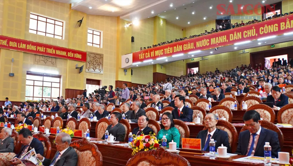 Các đại biểu dự buổi bế mạc Đại hội đại biểu Đảng bộ tỉnh Lâm Đồng lần thứ I 32a009302953a40dfd4218.jpg