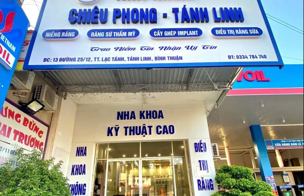 Cơ sở nha khoa Chiêu Phong, đường 25/12, xã Tánh Linh, tỉnh Lâm Đồng là một trong các cơ sở vừa bị xử phạt cung cấp dịch vụ khám bệnh, chữa bệnh mà không có giấy phép Screenshot 2025-10-13 at 10.13.19.png