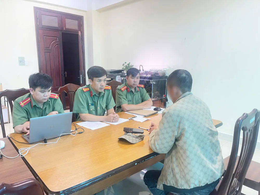 Phòng An ninh mạng và phòng chống tội phạm sử dụng công nghệ cao, Công an tỉnh Lâm Đồng, làm việc với cá nhân vi phạm hinhlamviec2.jpg