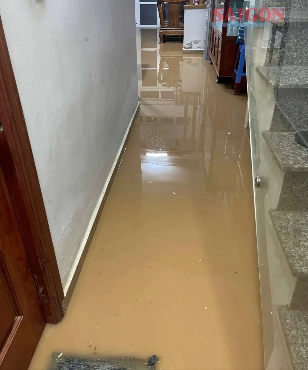 Nước từ Quốc lộ 20 tràn vào nhà người dân gây ngập 7f7f8e400b44bb2e5905e69cea2813f5.jpeg