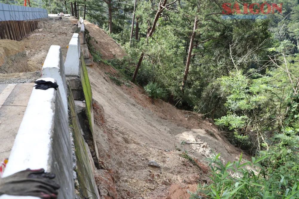 Aktuální stav oblasti, kde došlo k sesuvu půdy s negativním sklonem na Prenn Pass po 1 týdnu IMG_1594.JPG