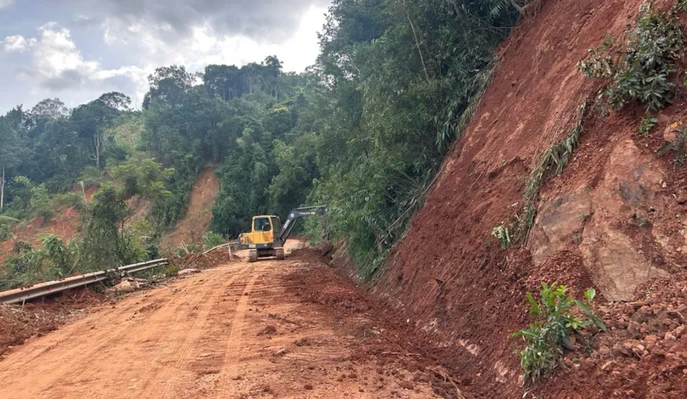 ສະພາບອາກາດແຫ້ງແລ້ງຊ່ວຍໃຫ້ວຽກງານຟື້ນຟູດິນເຈື່ອນຢູ່ Gia Bac Pass ສັ້ນລົງເມື່ອທຽບໃສ່ແຜນການເດີມ. 5.jpg