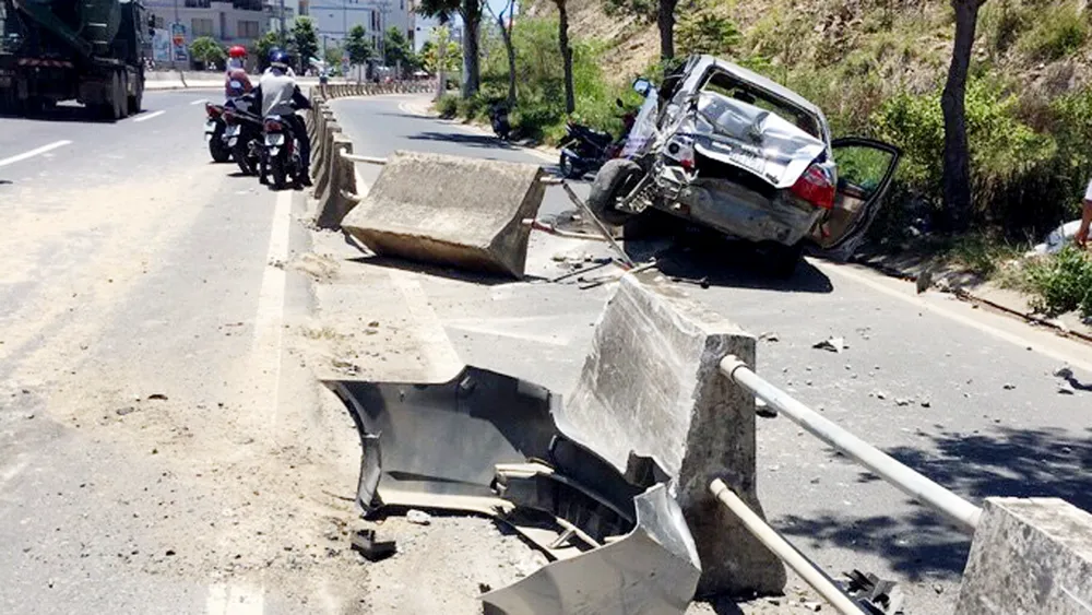 Trên đường đi tập lái, xe học lái bị tai nạn ảnh 1 Trên đường đi tập lái, xe học lái bị tai nạn ảnh 1