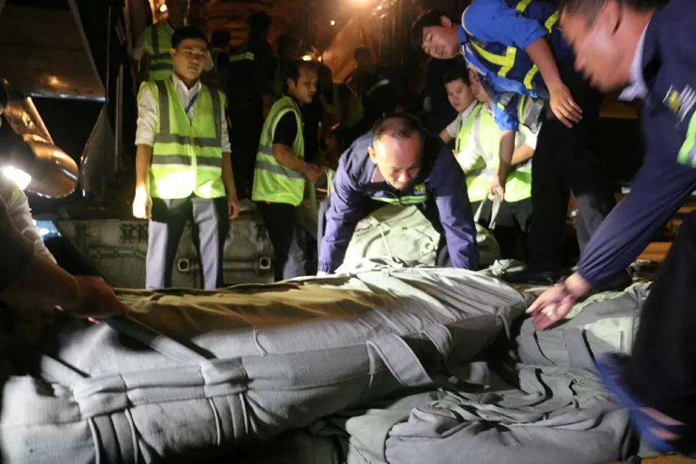 Máy bay Nga chở hàng cứu trợ đã đến Cam Ranh ảnh 4