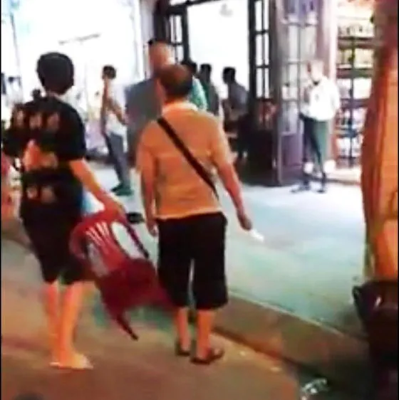  Du khách Trung Quốc cầm dao xô xát với nhân viên nhà hàng tại Nha Trang ảnh 2