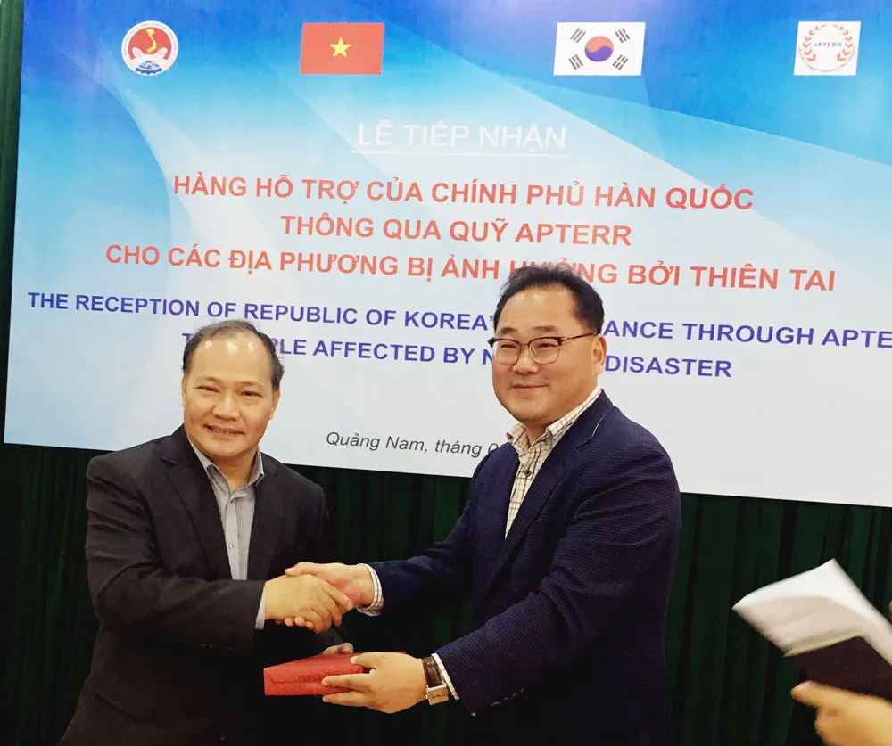 Hàn Quốc hỗ trợ 10.000 tấn gạo cho người dân Việt Nam bị thiên tai ảnh 2 Hàn Quốc hỗ trợ 10.000 tấn gạo cho người dân Việt Nam bị thiên tai ảnh 2