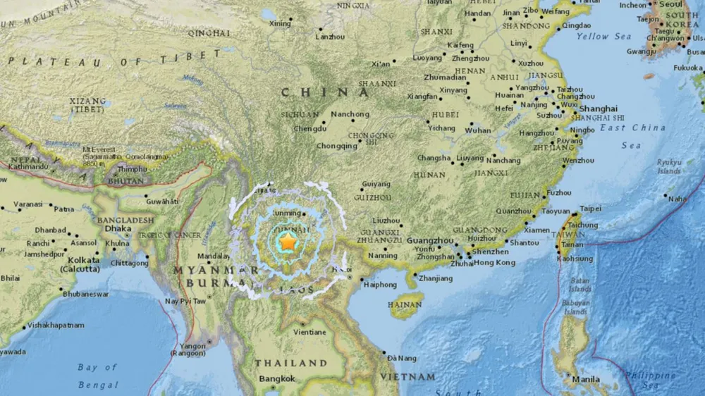 Người dân Hà Nội nhốn nháo vì dư chấn động đất ảnh 7