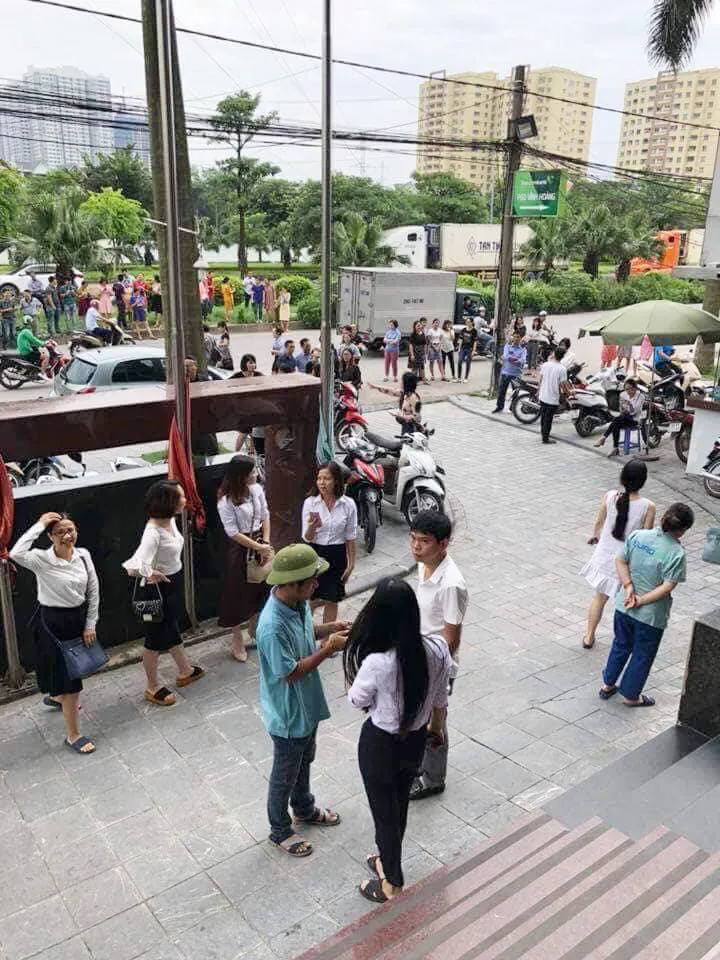 Người dân Hà Nội nhốn nháo vì dư chấn động đất ảnh 2