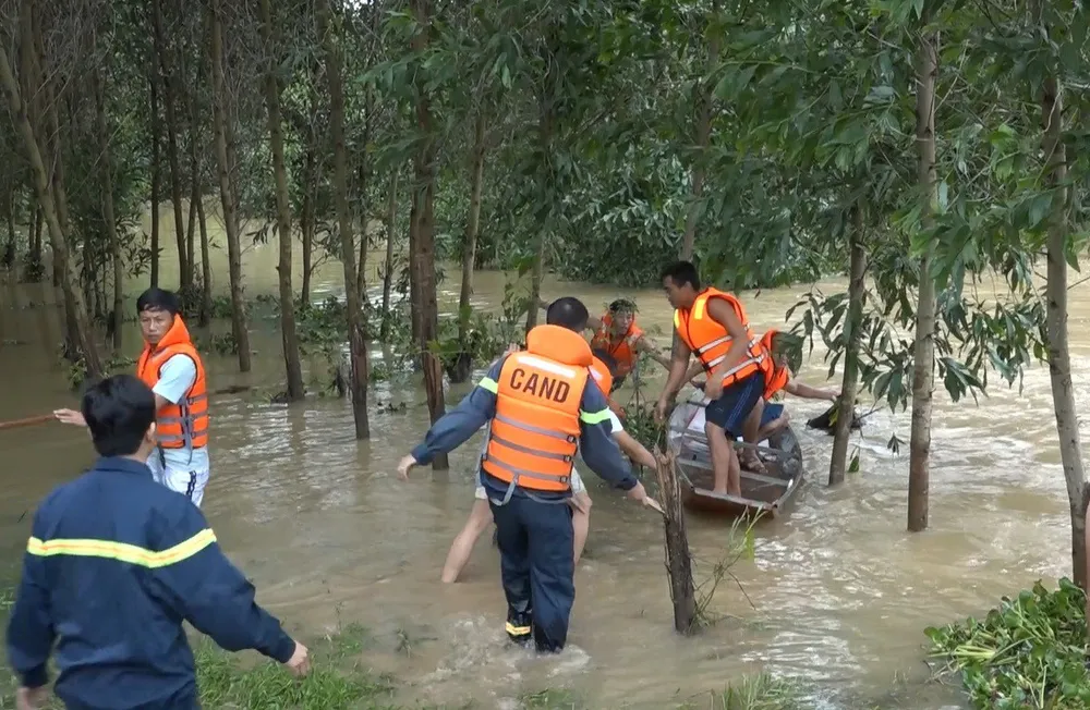 Hơn 22.000 ngôi nhà bị tốc mái vì bão số 5 ảnh 5