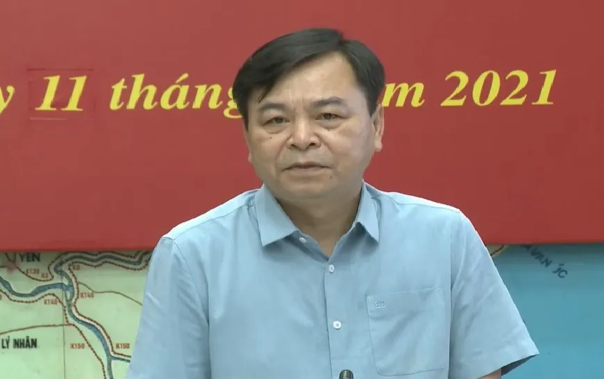 Quân đội huy động 15 máy bay, 105 tàu, 160 xe đặc chủng, 1.000 xuồng... ứng phó bão số 5  ảnh 5