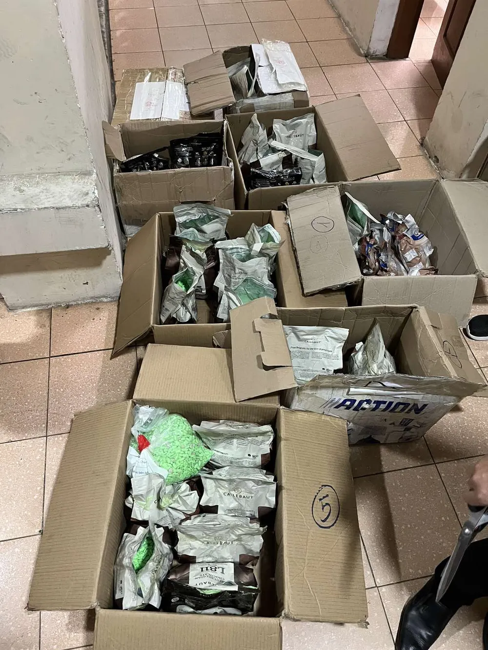 Tang vật được ngụy trang dưới vỏ bọc socola Tang vật được ngụy trang dưới vỏ bọc socola