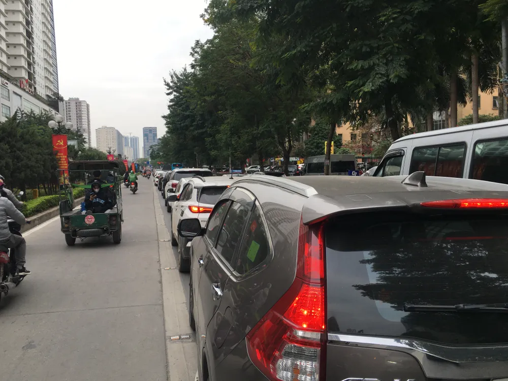 Dự báo từ mùng 3 tết, xe cộ và nhu cầu đi lại sẽ tăng trở lại. Ảnh: VĂN PHÚC