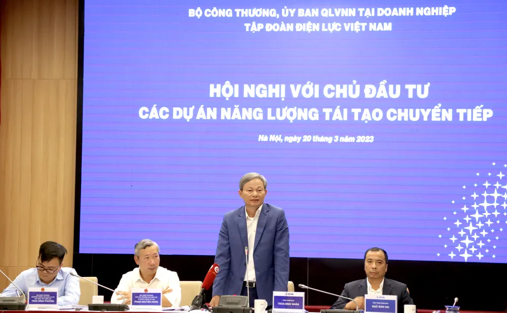 Tổng Giám đốc EVN Trần Đình Nhân phát biểu tại hội nghị Tổng Giám đốc EVN Trần Đình Nhân phát biểu tại hội nghị