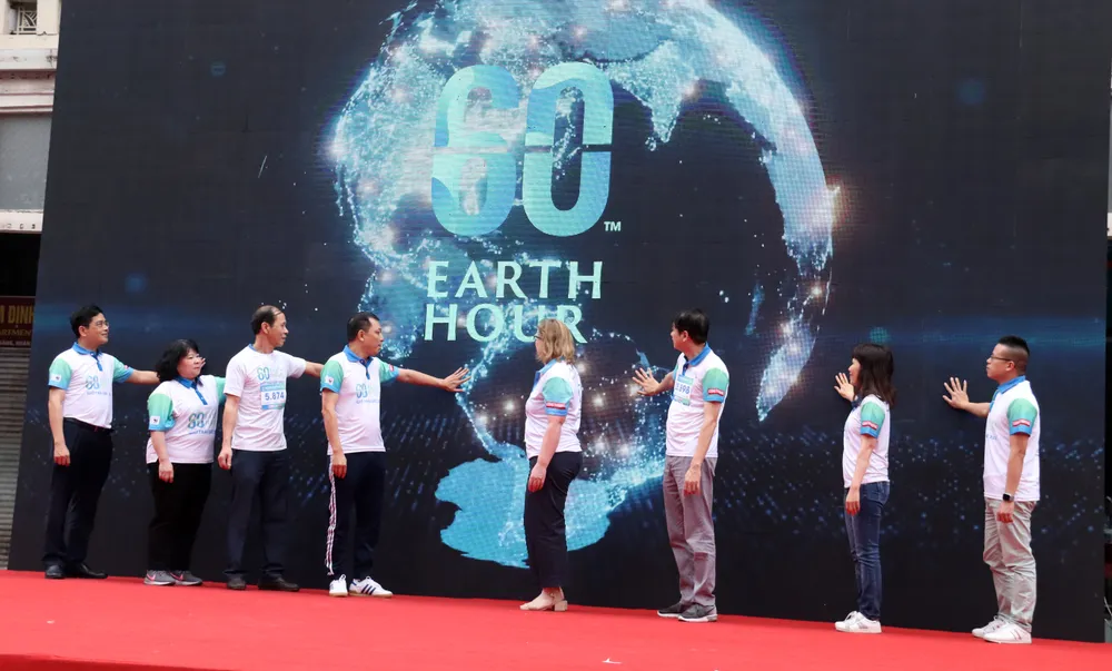 Việt Nam hưởng ứng Chiến dịch Giờ Trái đất 2023