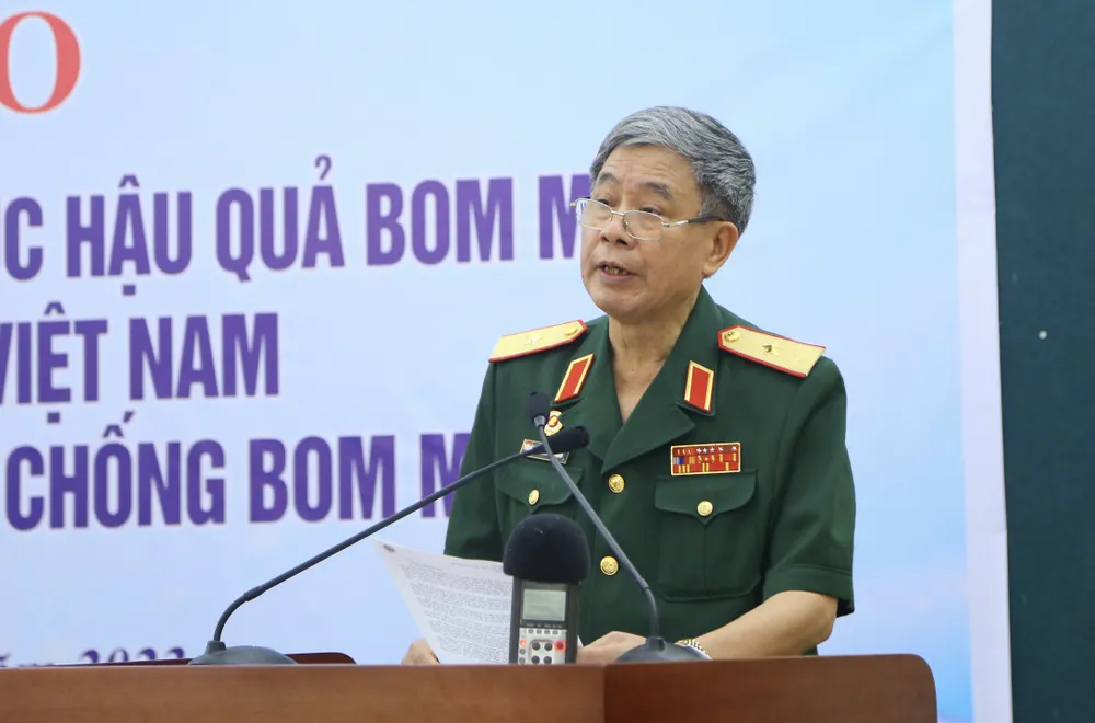 Thiếu tướng Nguyễn Thành Định, Phó Chủ tịch Hội Hỗ trợ khắc phục hậu quả bom mìn Việt Nam phát biểu Thiếu tướng Nguyễn Thành Định, Phó Chủ tịch Hội Hỗ trợ khắc phục hậu quả bom mìn Việt Nam phát biểu