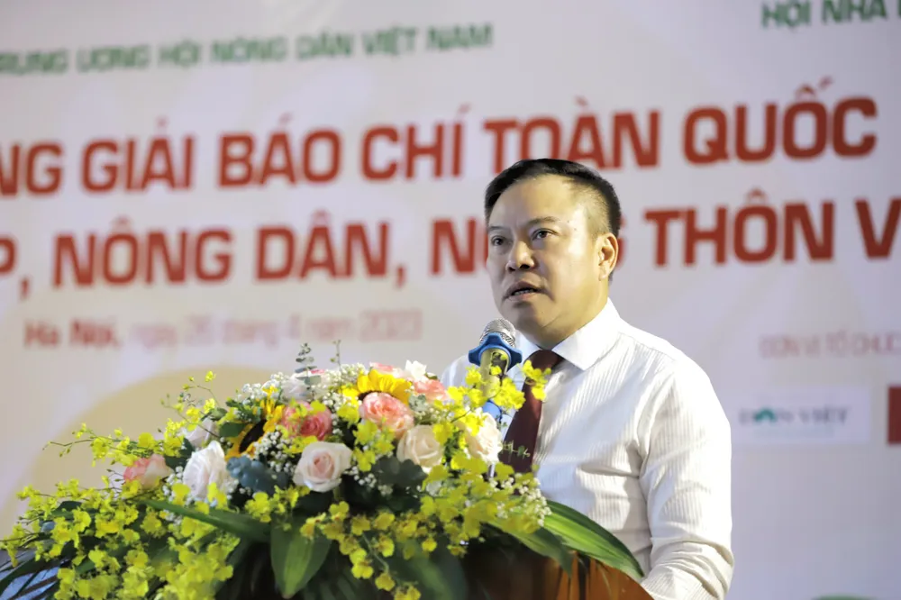 Tổng Biên tập Báo Nông thôn Ngày nay và Báo điện tử Dân Việt, ông Lưu Quang Định thông báo nội dung cuộc thi Tổng Biên tập Báo Nông thôn Ngày nay và Báo điện tử Dân Việt, ông Lưu Quang Định thông báo nội dung cuộc thi