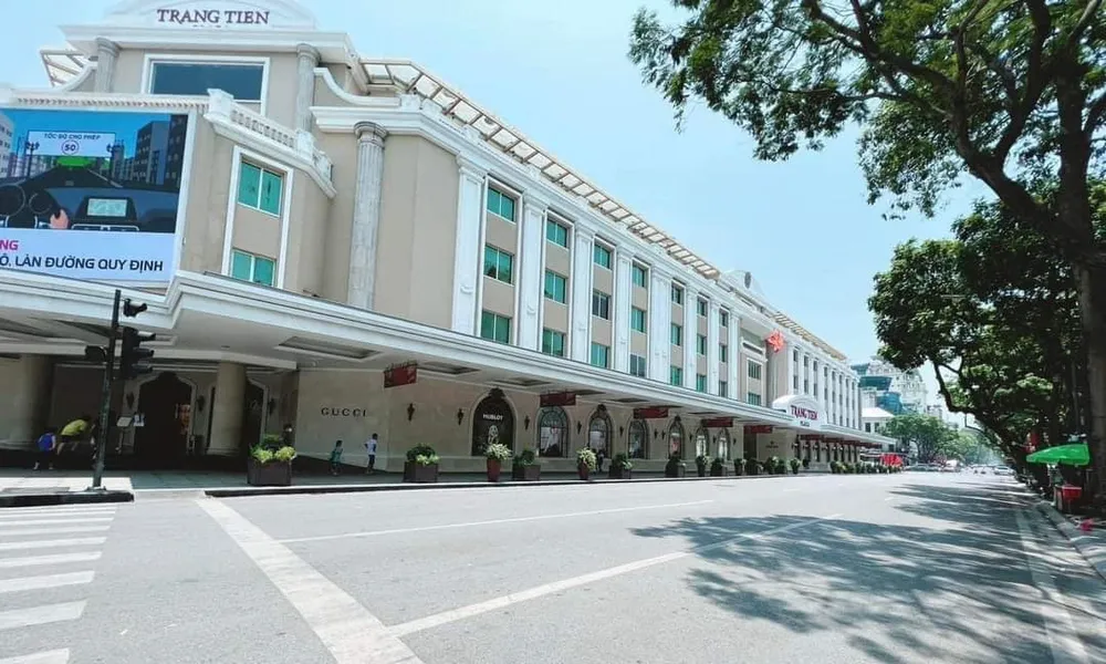 Phố Tràng Tiền - Hà Nội trưa 6-5. Ảnh: TUẤN VIỆT Phố Tràng Tiền - Hà Nội trưa 6-5. Ảnh: TUẤN VIỆT