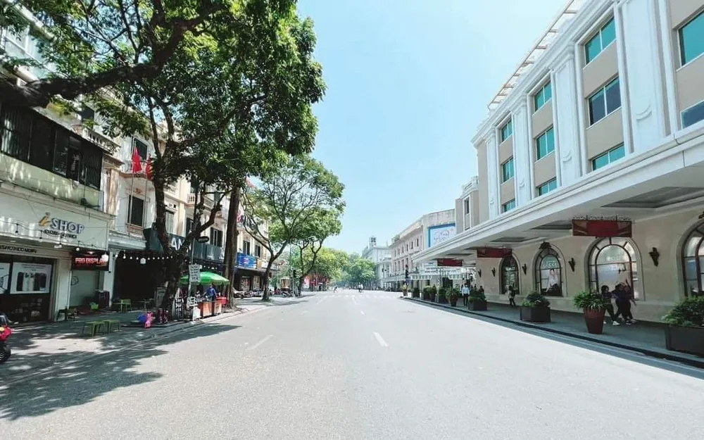 Phố Tràng Tiền - Hà Nội trưa 6-5. Ảnh: TUẤN VIỆT Phố Tràng Tiền - Hà Nội trưa 6-5. Ảnh: TUẤN VIỆT