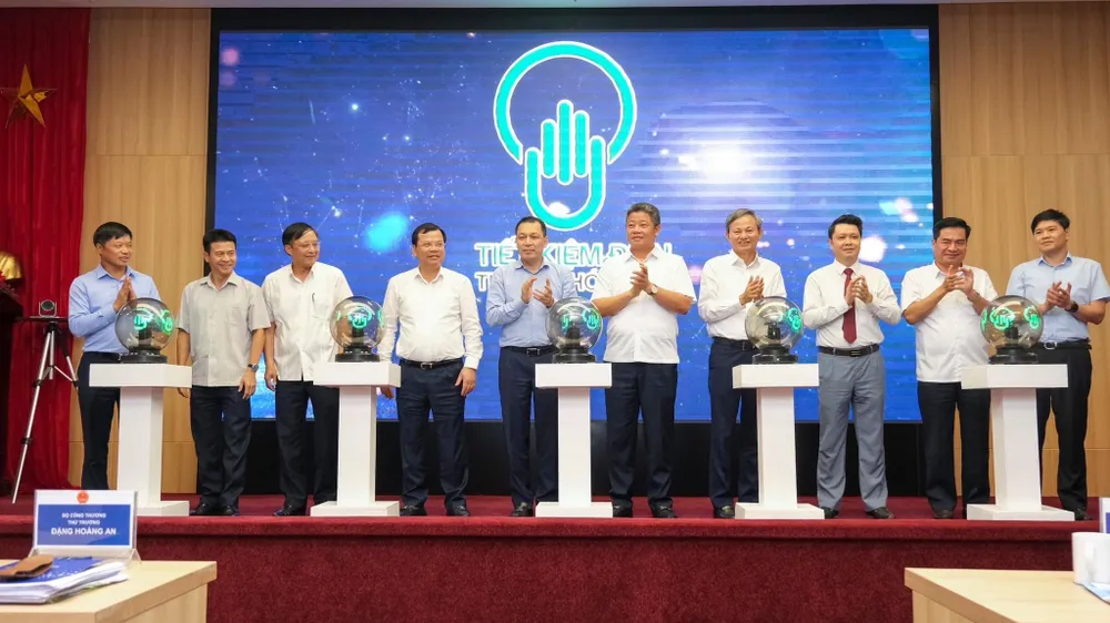 Chiều 22-5, lãnh đạo Bộ Công thương cùng EVN và các bên liên quan thực hiện nghi thức phát động tiết kiệm điện năm 2023 Chiều 22-5, lãnh đạo Bộ Công thương cùng EVN và các bên liên quan thực hiện nghi thức phát động tiết kiệm điện năm 2023