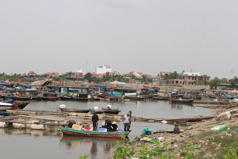 Tàu bè đã về khu neo đậu cảng Tân An, thị xã Quảng Yên (Quảng Ninh) tránh bão số 1. Ảnh: Báo Quảng Ninh Tàu bè đã về khu neo đậu cảng Tân An, thị xã Quảng Yên (Quảng Ninh) tránh bão số 1. Ảnh: Báo Quảng Ninh