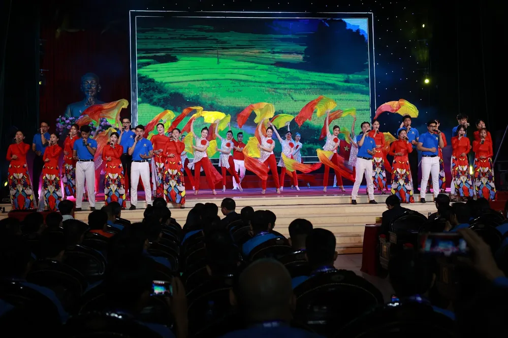 Chương trình văn nghệ tại lễ trao giải thưởng Nguyễn Đức Cảnh Chương trình văn nghệ tại lễ trao giải thưởng Nguyễn Đức Cảnh