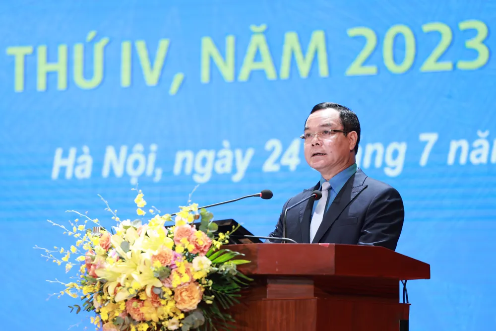 Chủ tịch Tổng Liên đoàn Lao động Việt Nam Nguyễn Đình Khang phát biểu Chủ tịch Tổng Liên đoàn Lao động Việt Nam Nguyễn Đình Khang phát biểu