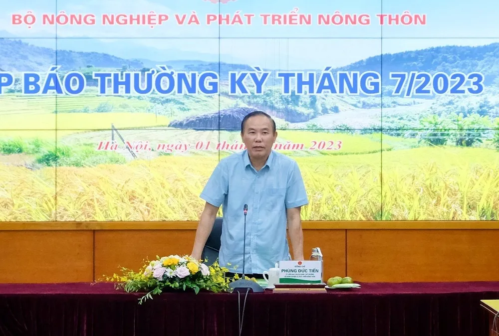 Cuộc họp báo thường kỳ này do Thứ trưởng Bộ NN-PTNT Phùng Đức Tiến chủ trì Cuộc họp báo thường kỳ này do Thứ trưởng Bộ NN-PTNT Phùng Đức Tiến chủ trì