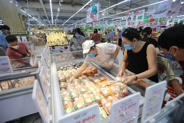 Mua sắm tại siêu thị, cửa hàng tiện ích hiện mới chiếm khoảng 26% tổng lượng phân phối thương mại Mua sắm tại siêu thị, cửa hàng tiện ích hiện mới chiếm khoảng 26% tổng lượng phân phối thương mại