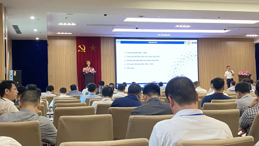 Hội nghị tiết kiệm điện mùa nắng nóng ngày 18-8