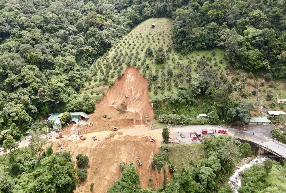 Không để tái diễn các sự cố như đã xảy ra tại đèo Bảo Lộc (Lâm Đồng) hồi cuối tháng 7 vừa qua Không để tái diễn các sự cố như đã xảy ra tại đèo Bảo Lộc (Lâm Đồng) hồi cuối tháng 7 vừa qua