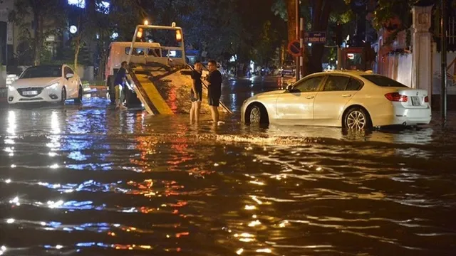 Trận mưa tối 20-8 đã gây ngập nặng tại phố Lý Thường Kiệt, khu trung tâm Hà Nội. Ảnh: CTV Trận mưa tối 20-8 đã gây ngập nặng tại phố Lý Thường Kiệt, khu trung tâm Hà Nội. Ảnh: CTV