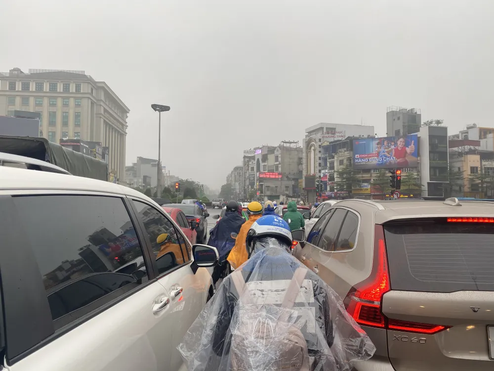 Hà Nội mưa lạnh đầu mùa. Ảnh: VĂN PHÚC Hà Nội mưa lạnh đầu mùa. Ảnh: VĂN PHÚC