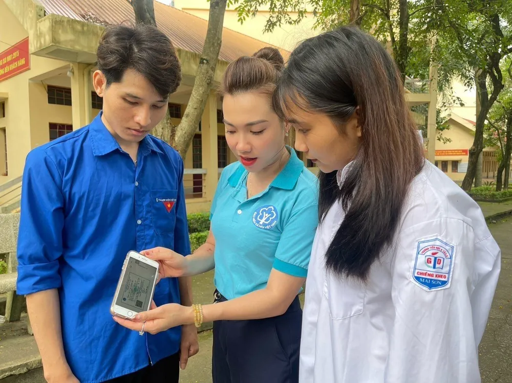 Hướng dẫn cách cài đặt và sử dụng app VssID để tra cứu chính sách BHYT cho học sinh ở Sơn La