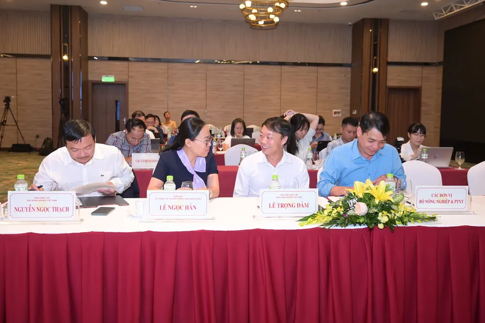 Các đại biểu dự họp báo Các đại biểu dự họp báo