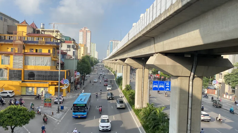 Hà Nội nắng ráo trở lại, sẽ mát nhiều ngày do không khí lạnh đầu mùa. Ảnh: VĂN PHÚC