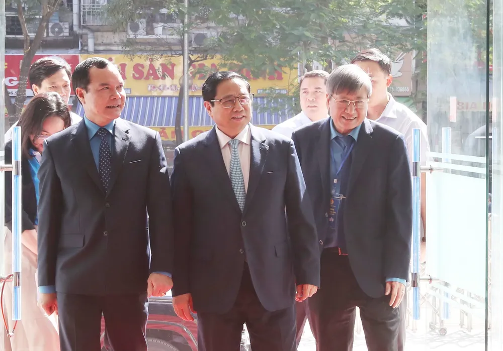 Chiều 8-10, Thủ tướng Phạm Minh Chính đến dự lễ tôn vinh các điển hình của Chương trình một triệu sáng kiến do Tổng LĐLĐ Việt Nam phát động. Ảnh: QUANG PHÚC Chiều 8-10, Thủ tướng Phạm Minh Chính đến dự lễ tôn vinh các điển hình của Chương trình một triệu sáng kiến do Tổng LĐLĐ Việt Nam phát động. Ảnh: QUANG PHÚC