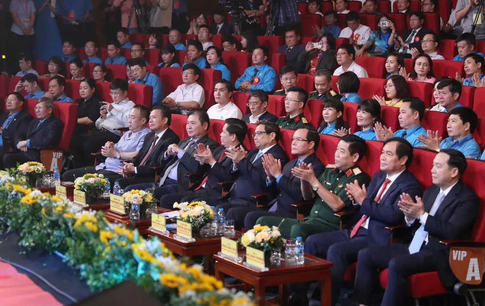 Các đại biểu dự lễ tôn vinh các điển hình của Chương trình 1 triệu sáng kiến. Ảnh: QUANG PHÚC Các đại biểu dự lễ tôn vinh các điển hình của Chương trình 1 triệu sáng kiến. Ảnh: QUANG PHÚC