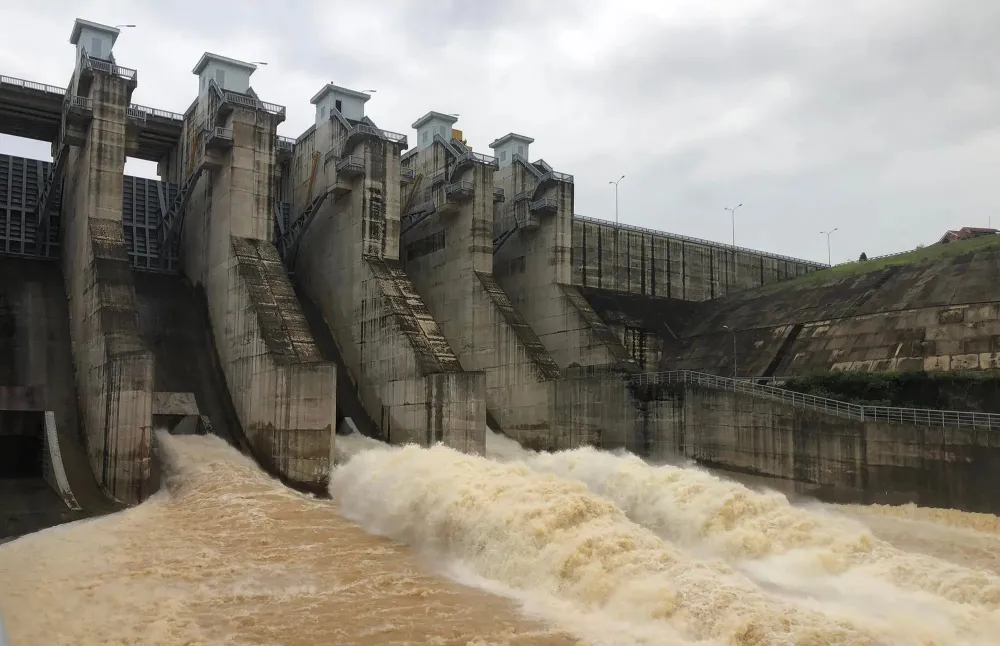 Một số thủy điện ở miền Trung đang căng mình chuẩn bị ứng phó đợt mưa lũ Một số thủy điện ở miền Trung đang căng mình chuẩn bị ứng phó đợt mưa lũ