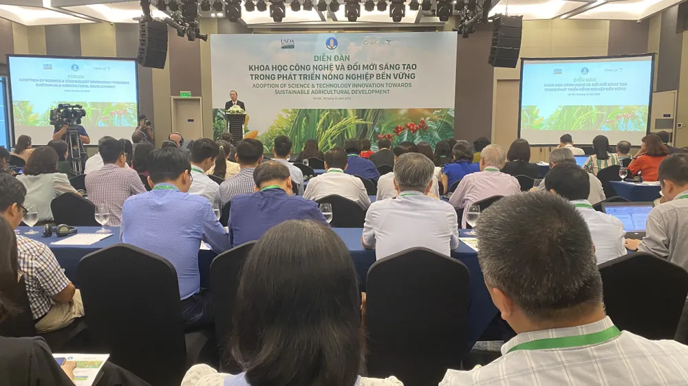 Các diễn giả, nhà khoa học trong và ngoài nước đến dự diễn đàn về khoa học công nghệ, đổi mới sáng tạo trong nông nghiệp Việt Nam sáng 18-10 Các diễn giả, nhà khoa học trong và ngoài nước đến dự diễn đàn về khoa học công nghệ, đổi mới sáng tạo trong nông nghiệp Việt Nam sáng 18-10